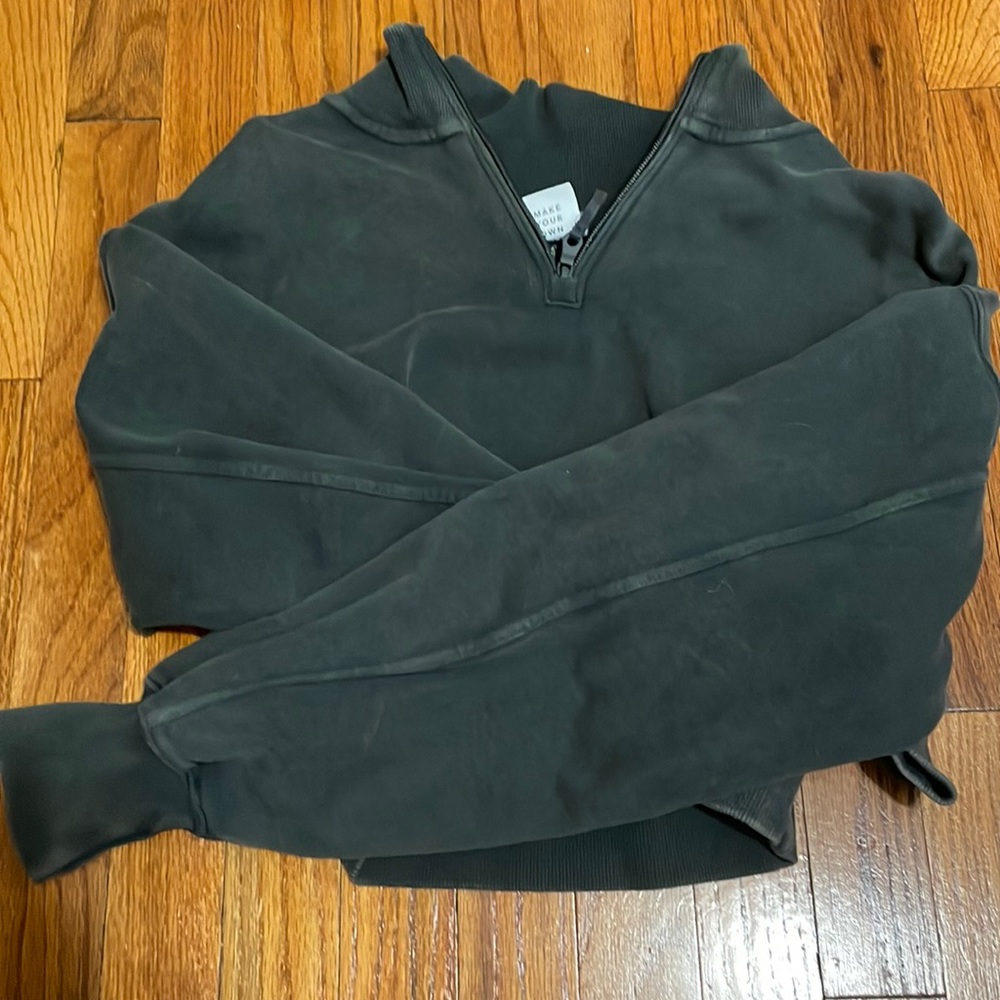 Gray/Black Cropped Crewneck